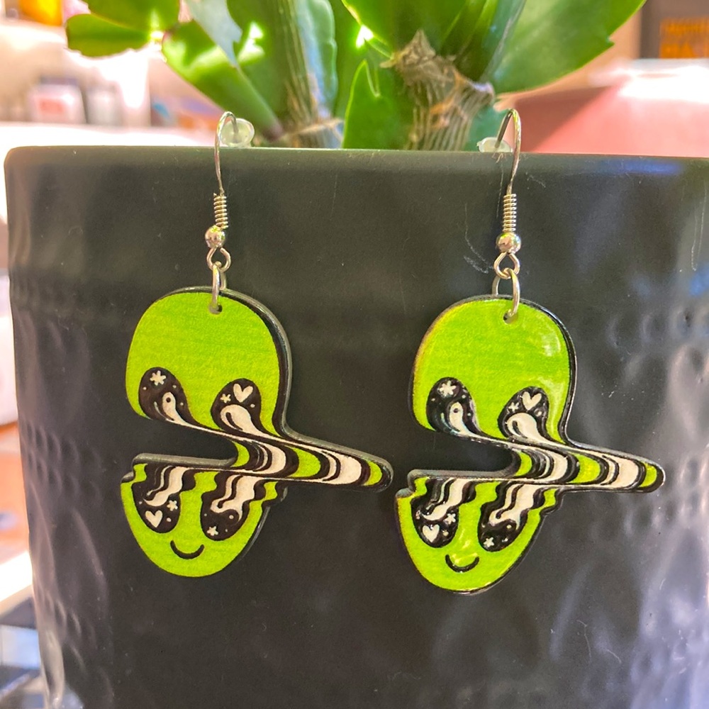 👽 TRIPPY ALIEN EARRINGS